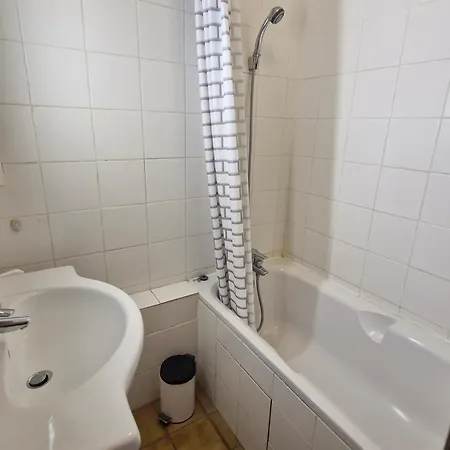 3 Pieces Climatise, Mezzanine, Vue Mer, Parking A Ste Maxime - Fr-1-780-89 * Sainte-Maxime