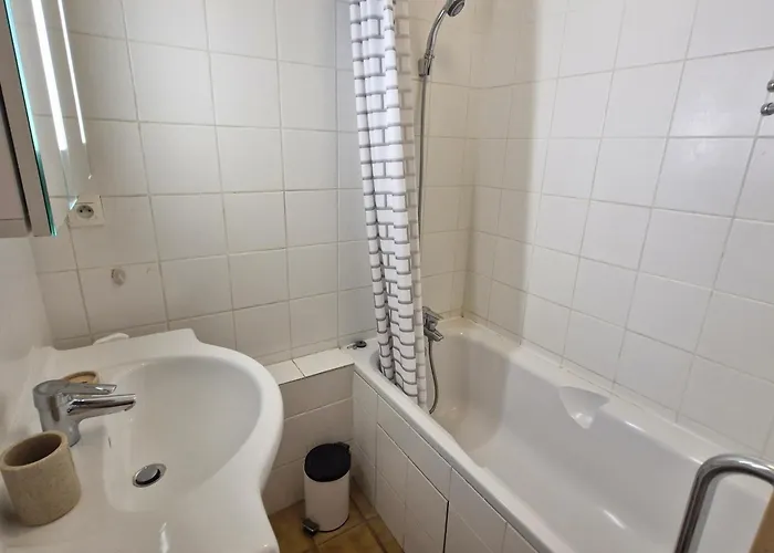 3 Pièces Climatisé Vue Avec Parking - Fr-1-780-89 * Sainte-Maxime